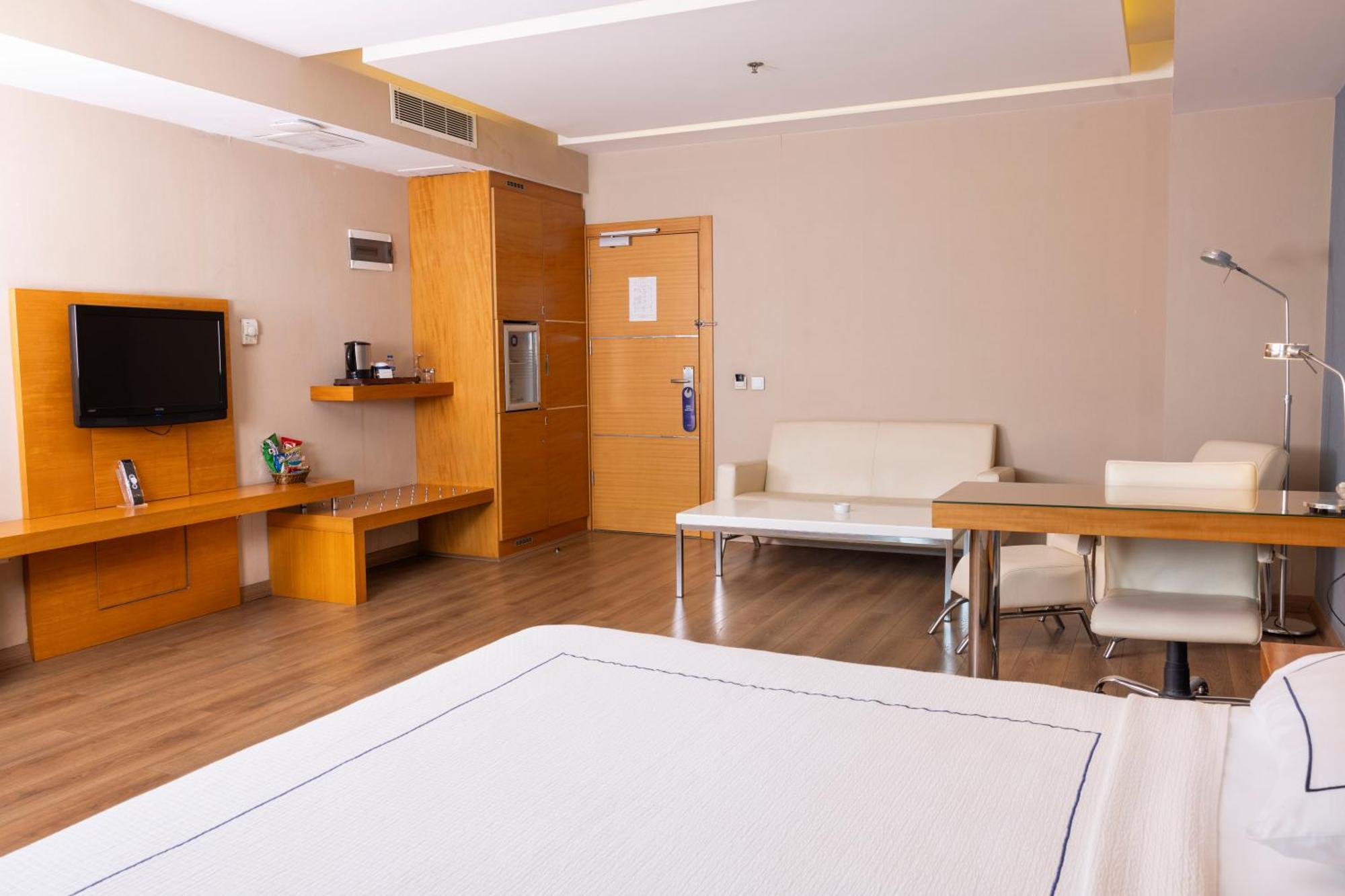 Anemon Cigli Hotel Smirne Esterno foto