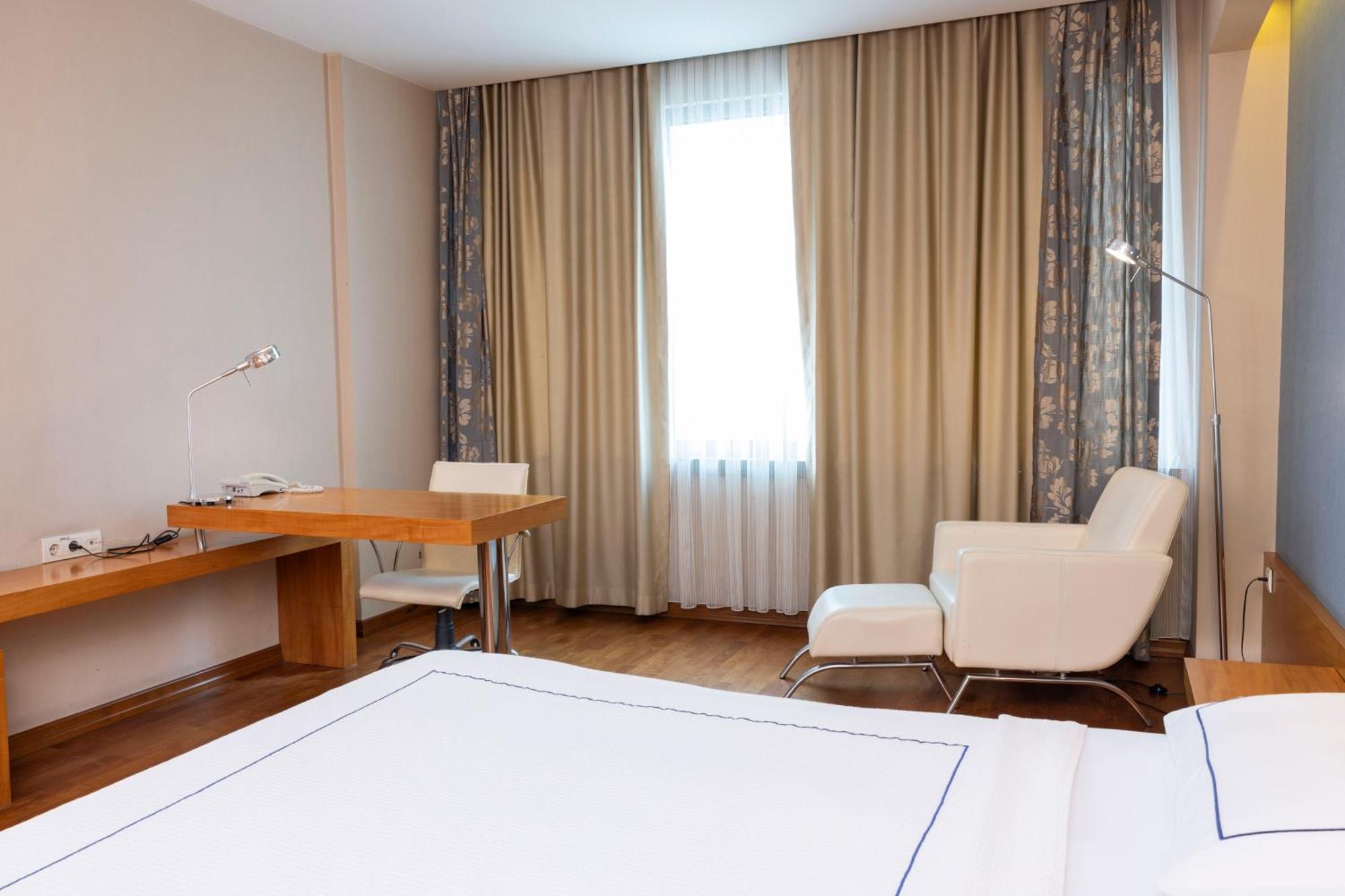 Anemon Cigli Hotel Smirne Esterno foto