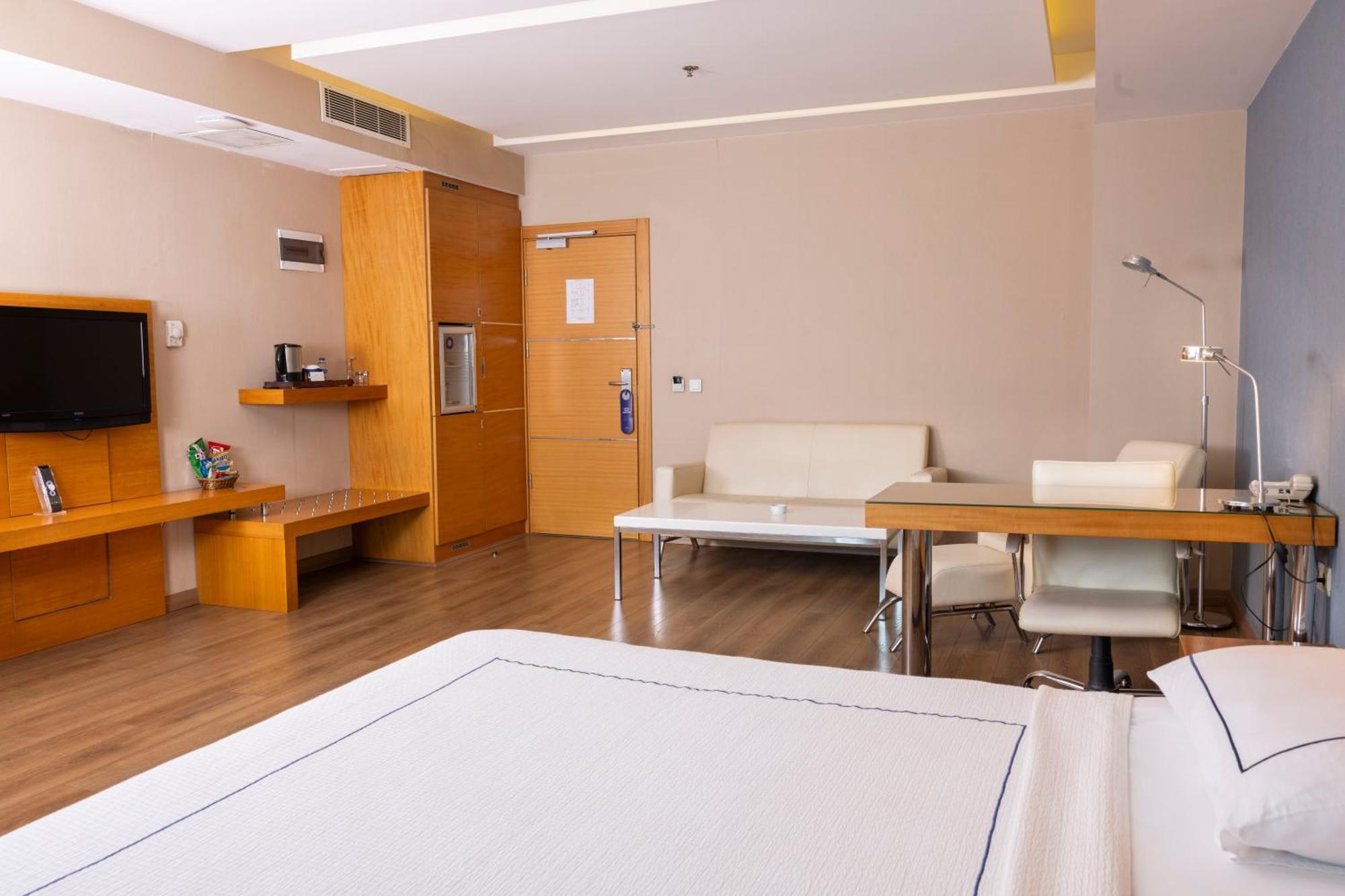 Anemon Cigli Hotel Smirne Esterno foto